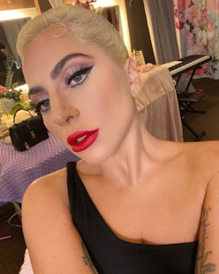 Lady Gaga takes selfie with piano
