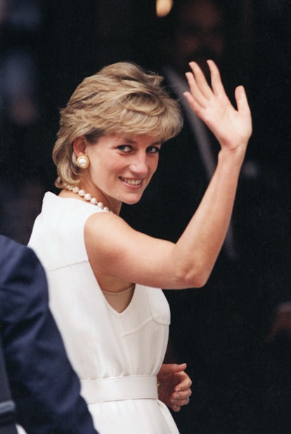Princess Diana waving '90s
