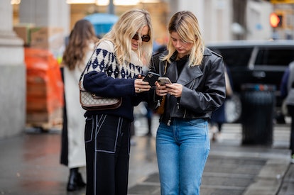 Two street style stars look at their iPhones