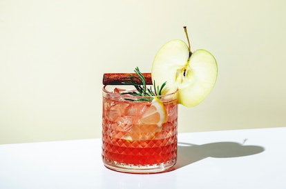 Apple pie alcoholic cocktail drink 