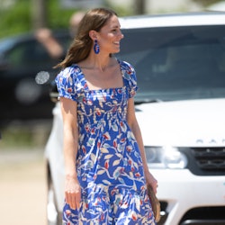 kate middleton wearing printed dress and sandals