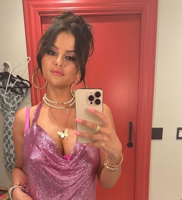 Selena Gomez mirror selfie hot pink nails